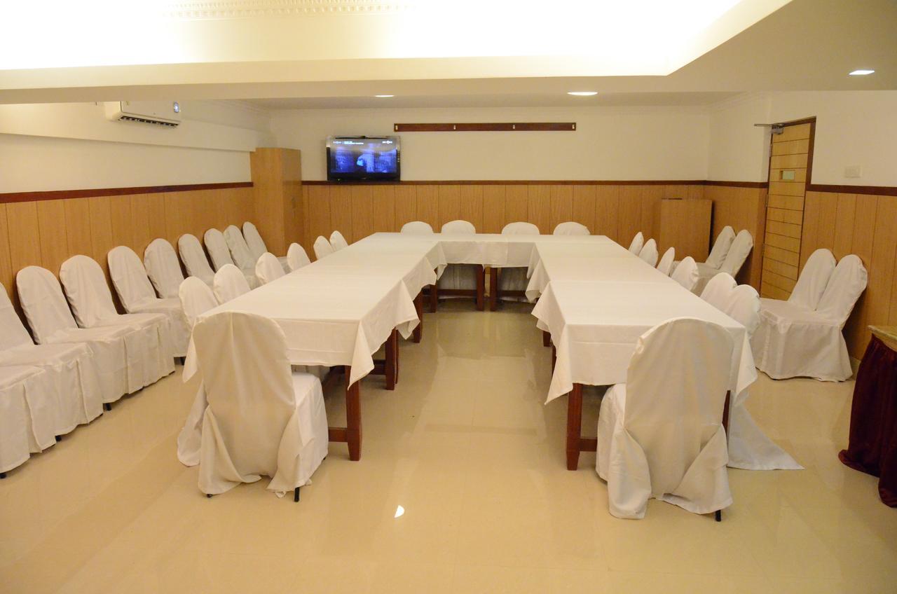 Trinity Suits Bangalore Luaran gambar