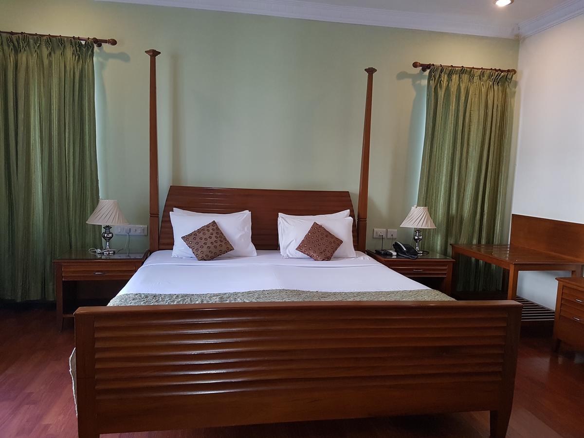 Trinity Suits Bangalore Luaran gambar